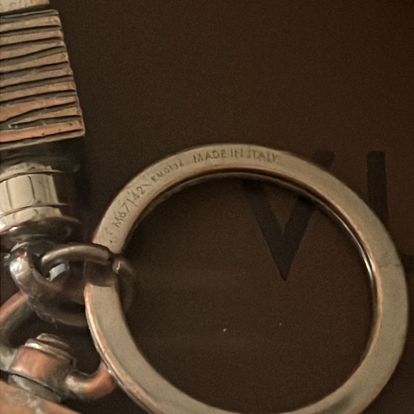 Authentic Louis Vuitton key chain logo unisex - Picture 12 of 13